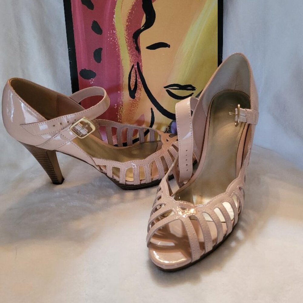 Fioni, size 9, cream open toe leather